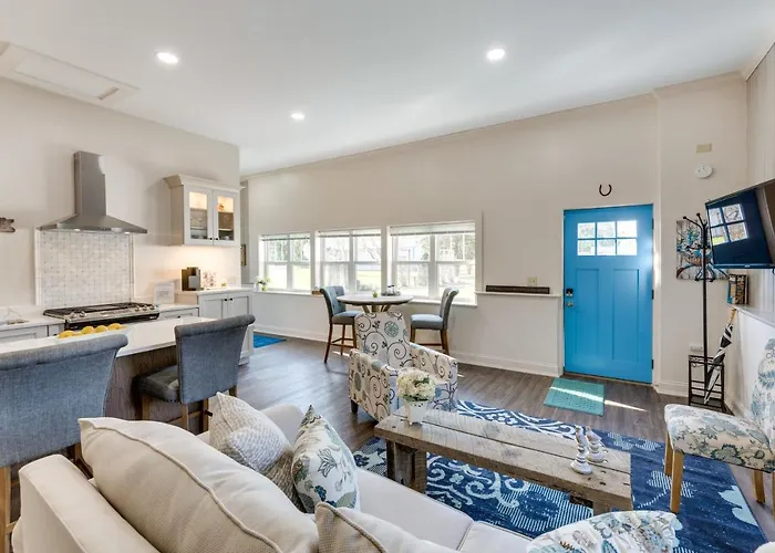 Peaceful Vacation Rental: 3 Mi To Town!