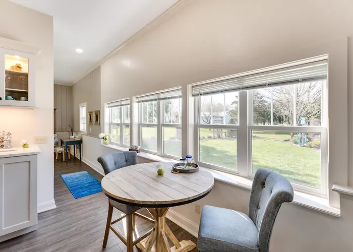 Peaceful Vacation Rental: 3 Mi To Town! *