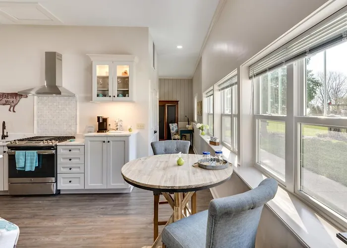 Peaceful Vacation Rental: 3 Mi To Town! *