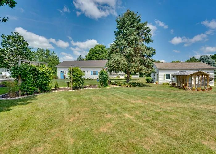 Peaceful Vacation Rental: 3 Mi To Town!