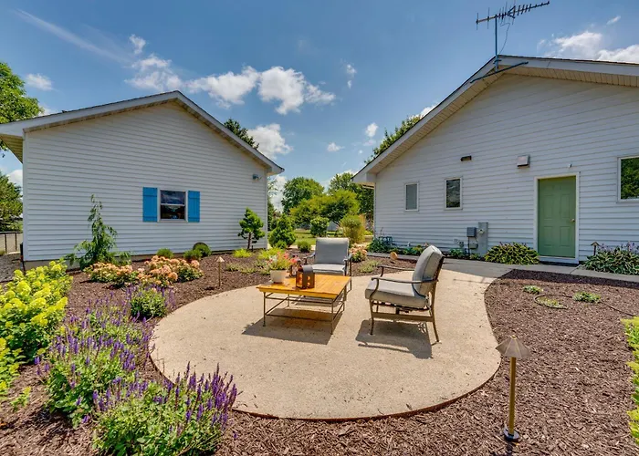 Peaceful Vacation Rental: 3 Mi To Town!