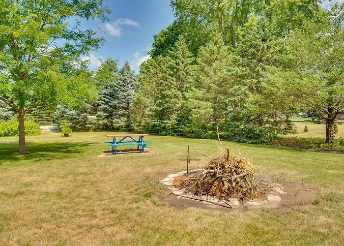 Peaceful Vacation Rental: 3 Mi To Town! *