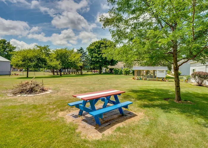 Peaceful Vacation Rental: 3 Mi To Town!