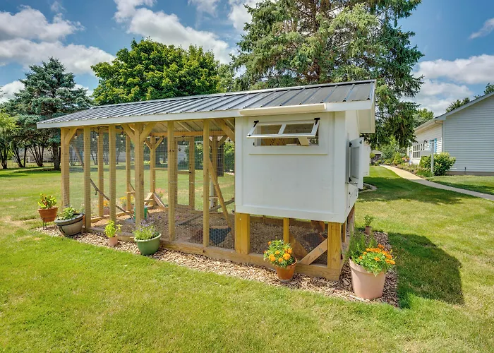 Peaceful Vacation Rental: 3 Mi To Town! *