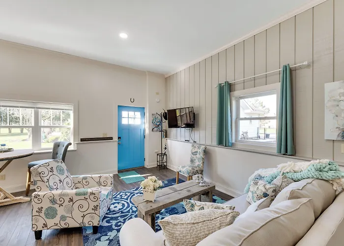 Peaceful Vacation Rental: 3 Mi To Town!